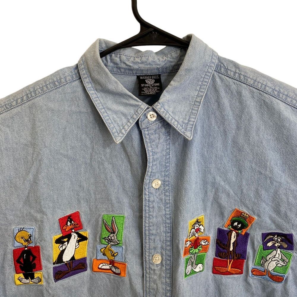 Looney Tunes Warner Bros Denim Shirt Men's Size M Blue Embroidered Bugs Tweety